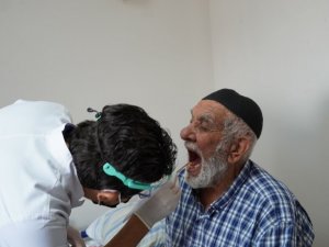 Keçiören’deki huzurevinde 60 yaşlıya diş taraması yapıldı