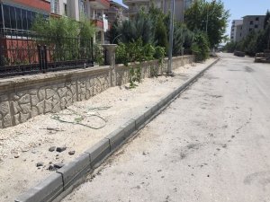 Karapınar Mahallesi’nde kaldırım yenileme çalışması