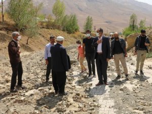 Gürpınar Belediyesi sel bölgesindeki yaraları sarıyor