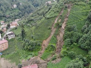 Rize’de şiddetli yağışlar etkili oldu, bazı evler önlem için tahliye edildi