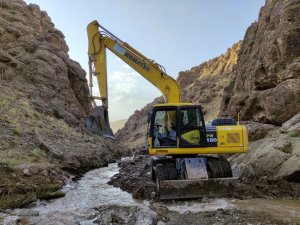 Gürpınar Belediyesi yaylada mahsur kalan vatandaşları kurtardı
