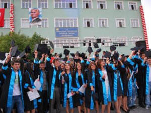 Başkan Demirci: "Öğrencilere hizmetimiz devam ediyor"