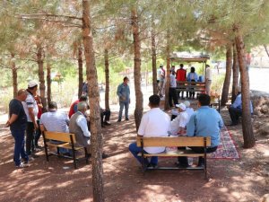 Camilerde yapılan anonslar işe yaradı, aşı olmak için sıraya girdiler