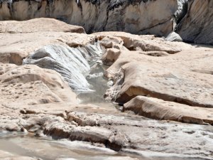 Türkiye’nin zirvesi 20 bin yıllık Cilo buzulları eriyor