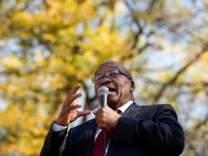 Eski Afrika Devlet Başkanı Zuma’nın yolsuzluk davası ertelendi