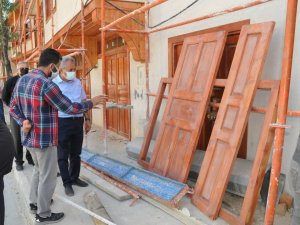 Akşehir İmaret Sokak’taki Evler Can Buluyor