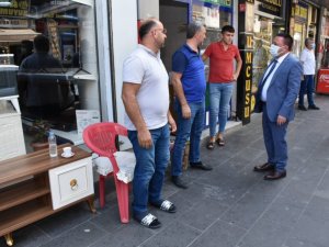 Sokak sokak gezerek vatandaşlara aşı çağrısında bulundu