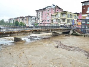 Taşkın riski oluşturan Terme Çayı güzergahı imar planına işleniyor