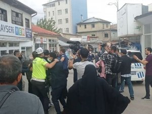 Akşener’in mitinginde arbede