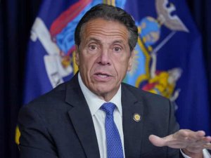 ABD’de 11 kadına tacizle suçlanan New York Valisi Andrew Cuomo istifa etti.