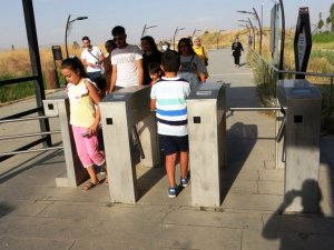 Van Kalesi önüne kurulan turnikeye tepki