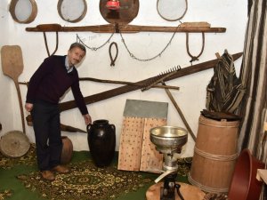 Atmaya kıyamadığı eski eşyalarla köy evini müzeye çevirdi