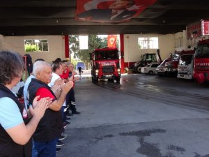 Yangın bölgesinden dönen ekipler alkışlarla karşılandı