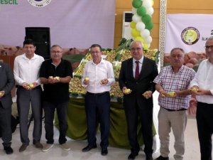 Nazilli’de sezonun ilk incirini Kaymakam Arısoy satın aldı