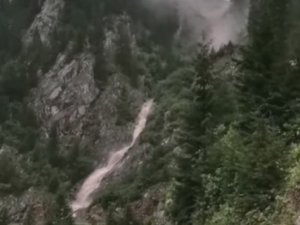 Derebaşi Virajları’nda yamaçtan sel ve heyelan böyle geldi
