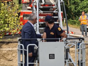 Bartın’da mahsur kalan vekil ve ekipler itfaiye ile kurtarıldı