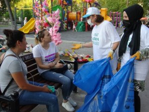 Hatay’da gönüllü kadınlardan temizlik seferberliği