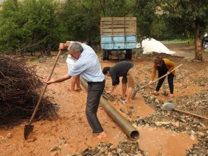 Erzincan’da sağanak etkili oldu, meteoroloji kuvvetli yağış uyarısında bulundu