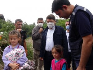 Bakan Kurum, çocuklarını selden kurtarırken yaralanan baba ile görüştü