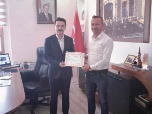Kaymakam Karadağ’dan muhtar, imam ve öğretmene ‘’Başarı Belgesi’’