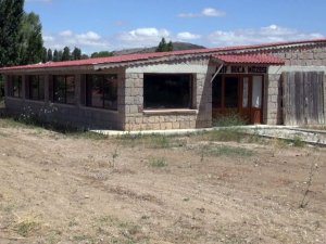 Beldede bulunan müzede çeşitli dönemlere ait 200 eser sergileniyor