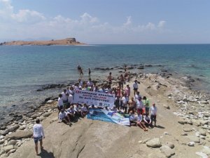 Çarpanak Adası’na su altı yürüyüşü