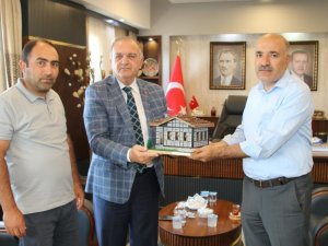 Arhavi Belediye Başkanı Kurdoğlu’ndan Edremit Belediyesine teşekkür ziyareti