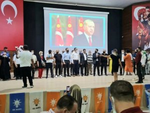 AK Parti’den şölen gibi tören