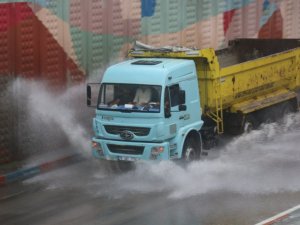 Karabük’te sağanak sonrası yollar göle döndü