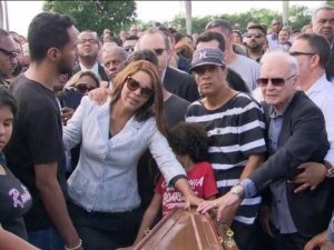 Eşini öldürmekle suçlanan Brezilyalı vekil görevden alındı