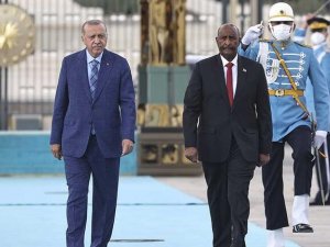 Cumhurbaşkanı Erdoğan, Sudan Egemenlik Konseyi Başkanı El-Burhan’ı resmi törenle karşıladı