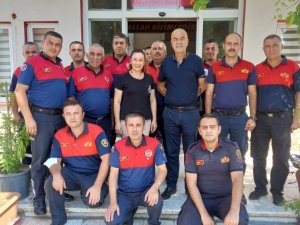 Mahalle sakinlerinden, ateş savaşçılarına teşekkür