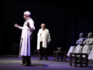 Kuşadası’ndaki tiyatro oyunu ilgi gördü