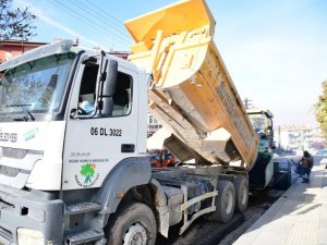 Mamak’ta yol yapım ve bakım çalışmaları devam ediyor
