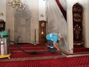 Efeler Belediyesi Bey Camii’nde temzilik çalışması gerçekleştirdi