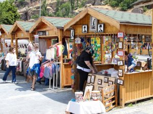 Talas’ta sahne ‘Maharetli Eller’in