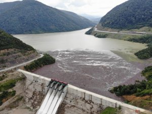 Selin getirdiği ağaçlar Kirazlı Barajı’nı doldurdu