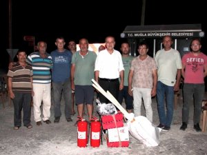 Muhtarlara yangınlarda ilk müdahale için malzemeler teslim edildi
