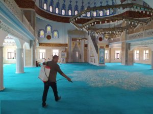 Hakkari’de camiler dezenfekte edildi