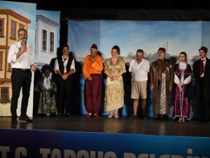 Tarsus’ta ağustos akşamında açık havada tiyatro keyfi