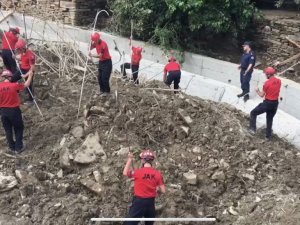 153 kişilik ekip, 84 yaşındaki kayıp kadını arıyor