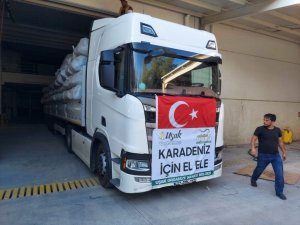 Uşak’tan 4 bin battaniye Kastamonu’ya gitmek üzere yola çıktı