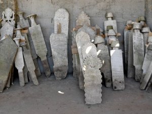 Tarihi mezar taşları Kuşadası geçmişine ışık tutacak
