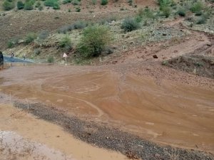 Bingöl’de heyelan nedeniyle kapanan yollar ulaşıma açıldı