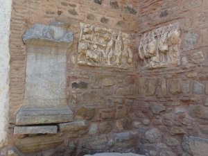 İznik surlarındaki ‘devşirme’ taşlar dikkat çekiyor