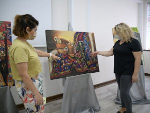 Mamak Belediyesince 20 kursiyerin elinden çıkan 67 eser sanatseverlerin beğenisine sunuldu