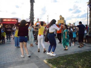 Önce dans ettiler sonra kan verdiler