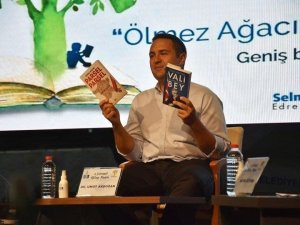 Umut Akdoğan Edremit Kitap fuarında konuştu