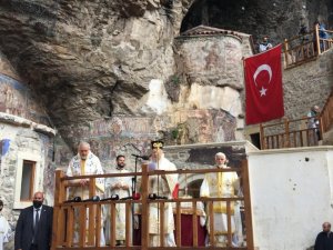 Patrik Bartholomeos: “Pandemiden, sel ve yangınlardan zarar görenlerin iyileşmesi için şifa diledik”