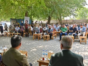 Vali Karaloğlu Güzelköy’de vatandaşlarla bir araya geldi